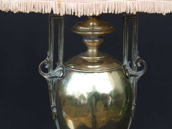 Large Classical Edwardian Urn shaped brass table Lamp 
